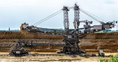 excavators-1056558_960_720-495x260